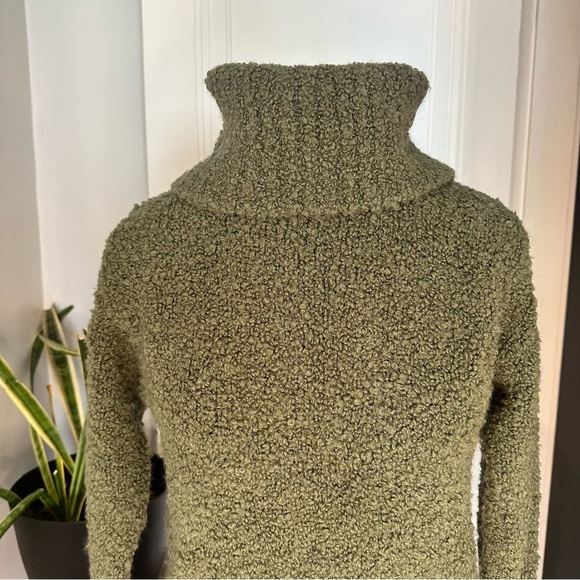 Abercrombie & Fitch Womens Small green Turtleneck Sweater Cozy - Picture 2 of 15